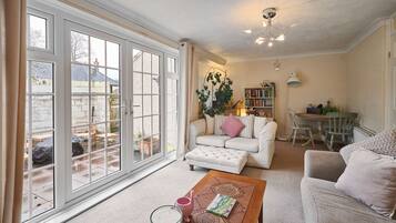 Casa | 2 quartos, escrivaninha