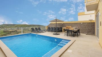 Vila Keluarga, beberapa kamar (Magnifica Gozitan Villa Pool And) | Kolam renang | Kolam renang outdoor