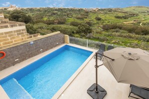Outdoor pool - Magnifica Gozitan Villa Pool And Jacuzzi (Xaghra)