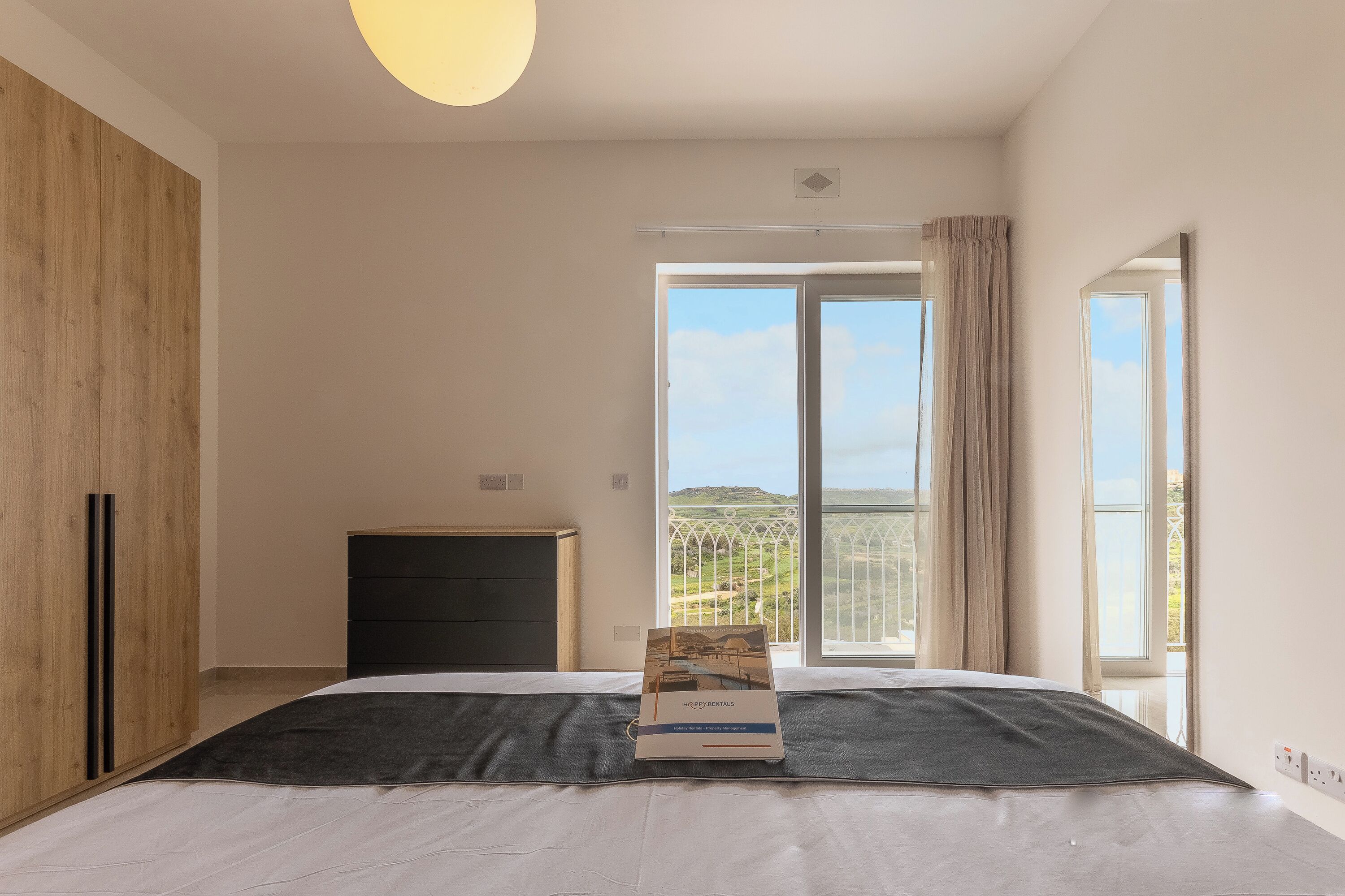 6 habitaciones, tabla de planchar con plancha y wifi gratis 