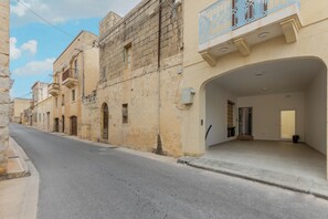 Exterior - Magnifica Gozitan Villa Pool And Jacuzzi (Xaghra)
