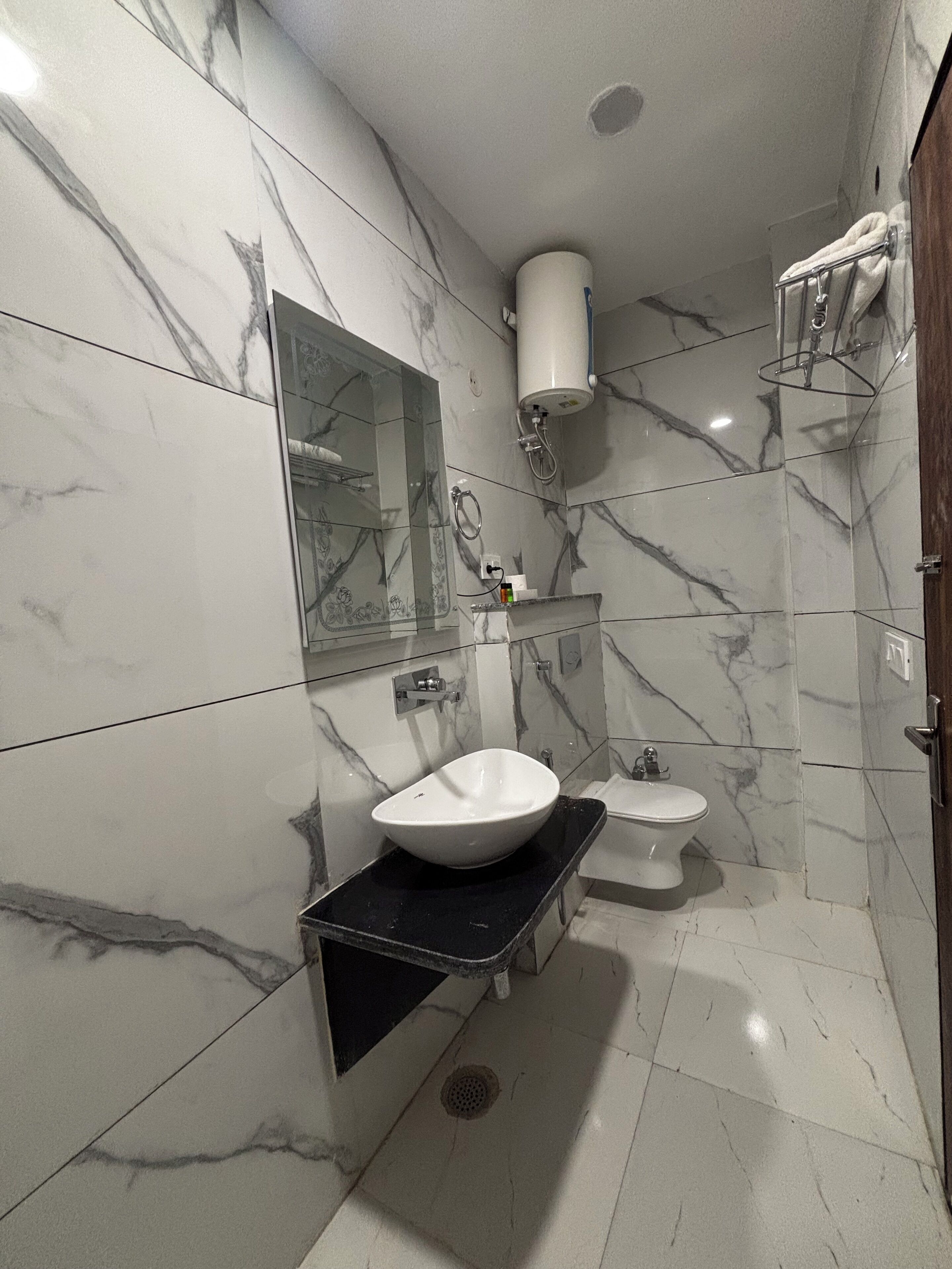 Family Double Room, City View | Bathroom | Shower, slippers, towels