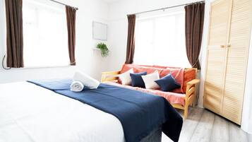 Comfort huis, 3 slaapkamers, keuken | 3 slaapkamers, een bureau, een laptopwerkplek