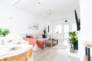 Comfort House, 3 Bedrooms, Kitchen | Living area | Smart TV, fireplace