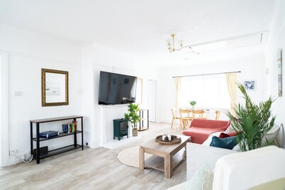 Stunning 3 Bed Home in Sandbanks