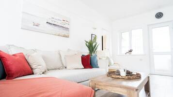 Comfort House, 3 Bedrooms, Kitchen | Living room | Smart TV, fireplace