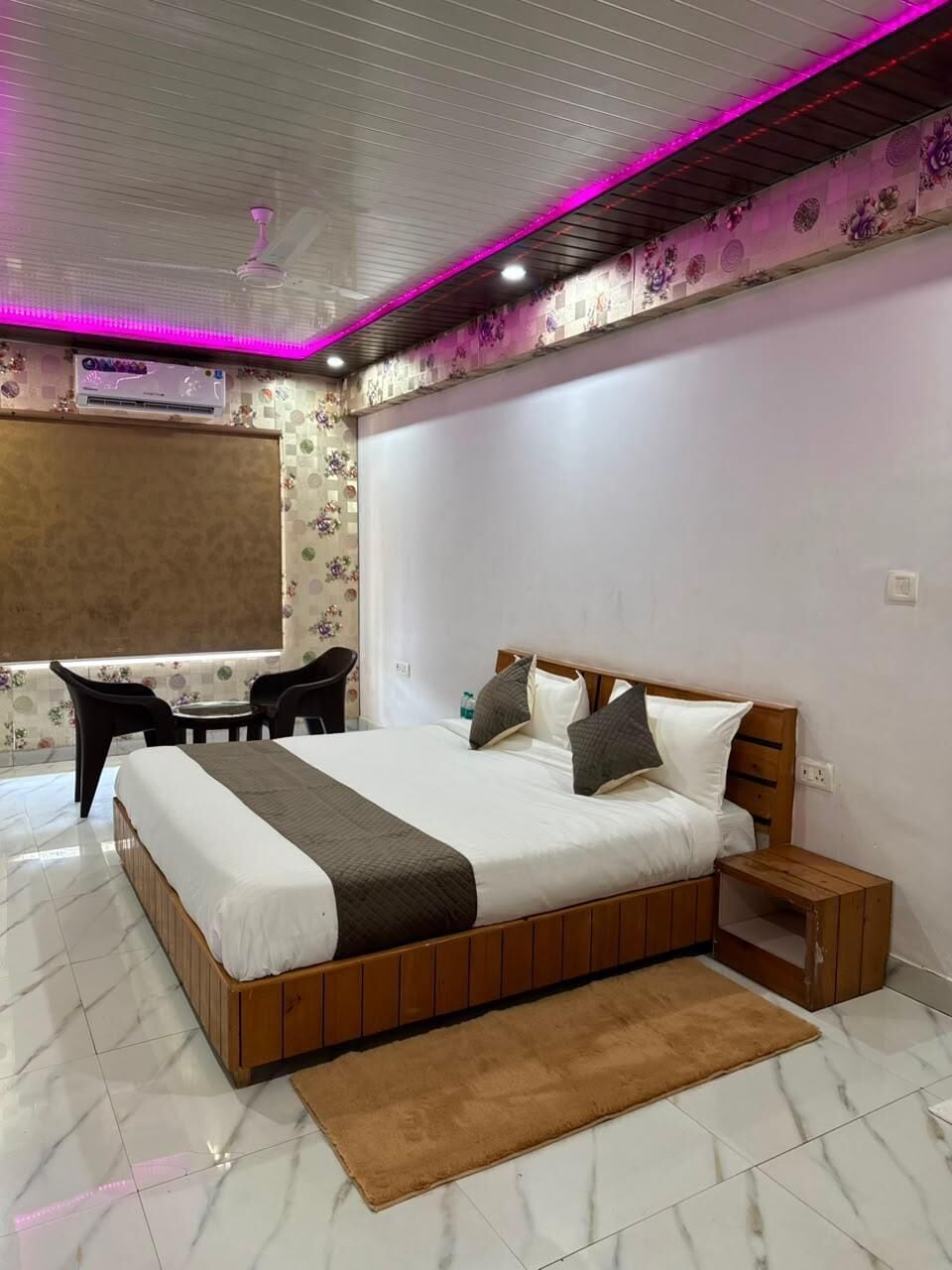 Deluxe Room | Desk, free WiFi
