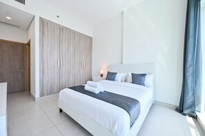 1 bedroom, iron/ironing board, WiFi, bed sheets - Luxury 1BR Near Burj Khalifa with Canal Views (Dubai)