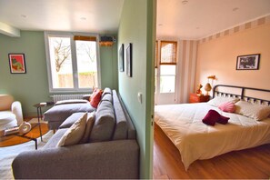 3 chambres, fer et planche à repasser, lit parapluie, Wi-Fi gratuit