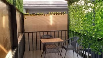 Standard Twin Room, Lanai | Terrace/patio