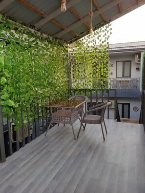 Chambre Standard avec lits jumeaux, véranda | Terrasse/Patio