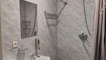 Economy Triple Room | Bathroom | Free toiletries, hair dryer, slippers, towels