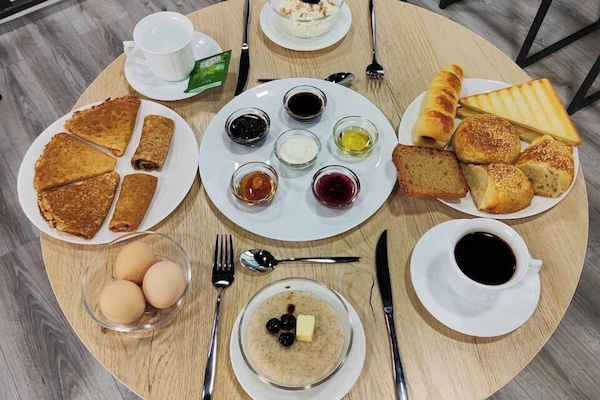 Free daily continental breakfast