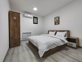 Family Double Room | Free WiFi, bed sheets