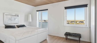 Lovely holiday home close to the water