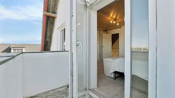 3 bedrooms, iron/ironing board, free WiFi