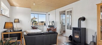 Lovely holiday home close to the water