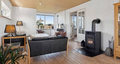 Lovely holiday home close to the water