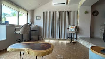 Luxury Suite, 1 King Bed, Private Bathroom, Sea View | Living area