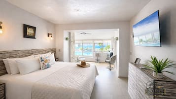 Junior Suite, 1 King Bed, Private Bathroom, Sea View | In-room safe, laptop workspace, blackout drapes, WiFi (free)