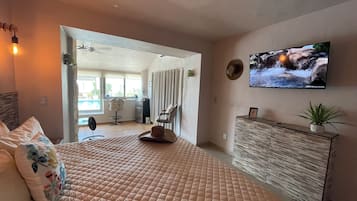 Junior Double Room, 1 King Bed, Private Bathroom, Sea View | In-room safe, individually decorated, laptop workspace, blackout drapes