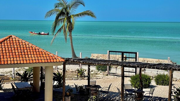 Outdoor pool, open 8:00 AM to 8:00 PM, pool umbrellas, sun loungers - Bremar Collection Boutique Hotel (Celestún)