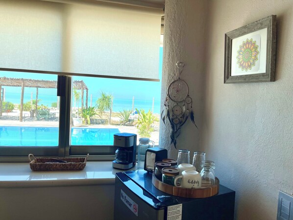 Junior Suite, 1 King Bed, Private Bathroom, Sea View | Coffee and/or coffee maker - Bremar Collection Boutique Hotel (Celestún)