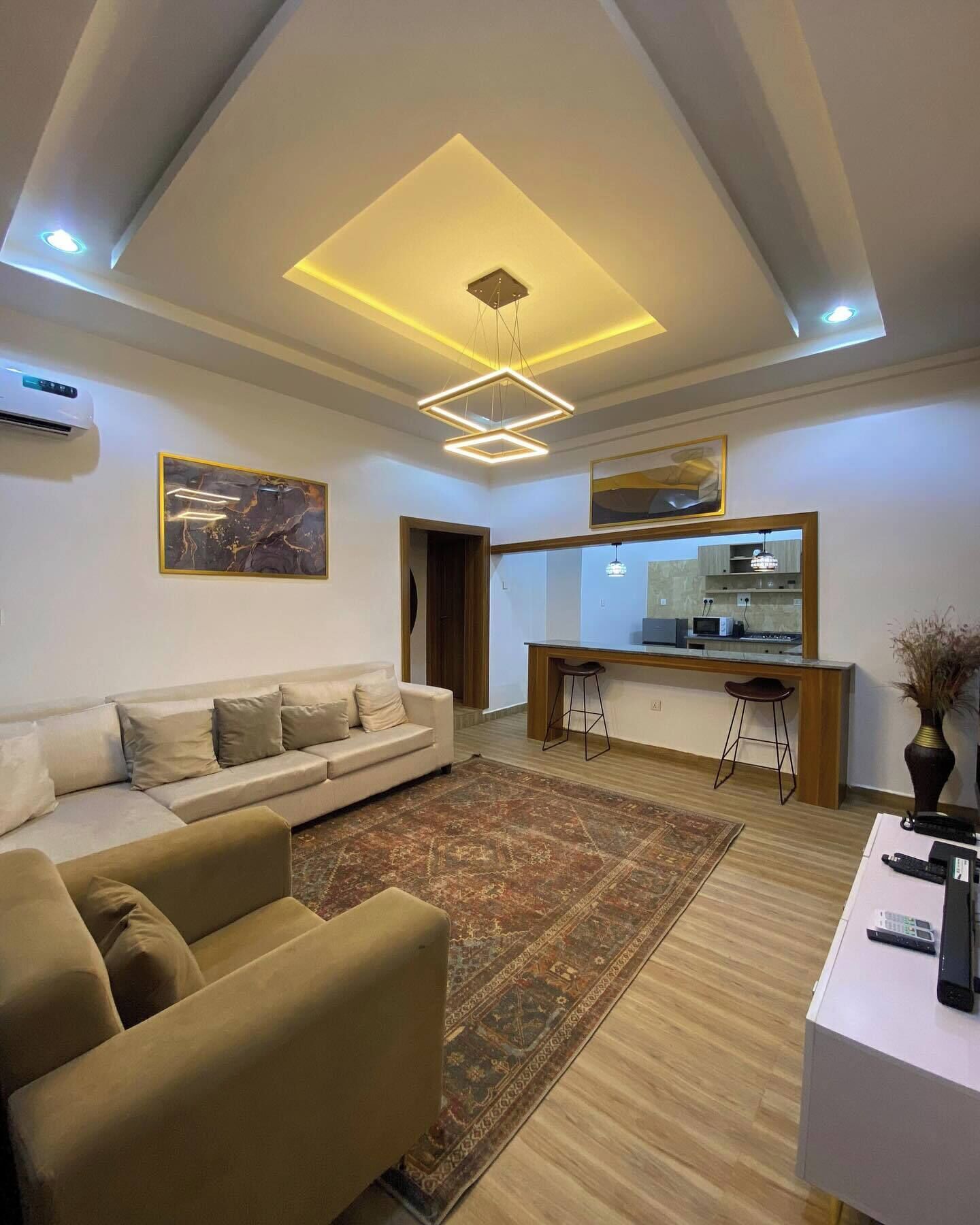 Departamento familiar, balcón, vista a la ciudad | Área de sala de estar