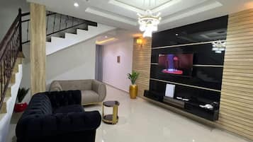 Family Apartment, Balcony, City View | Living area