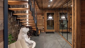 A wooden interior with a staircase, a reception area, and a modern design. - Chalet Le Mirador - Sauna - Hammam (Ventron)