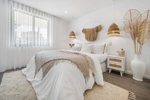 4 habitaciones, tabla de planchar con plancha, wifi y ropa de cama 