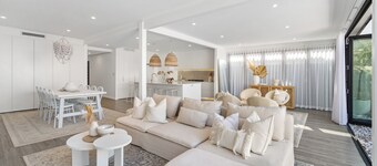 Luxury Urban Oasis - luxury and convenience close to airport and city