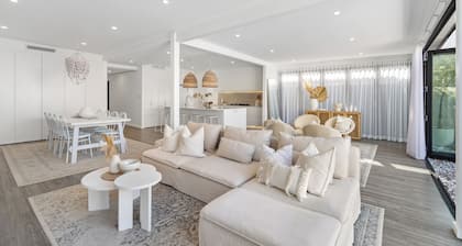 Luxury Urban Oasis - luxury and convenience close to airport and city