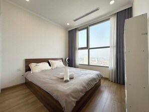 2 bedrooms, iron/ironing board, bed sheets