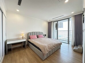 2 bedrooms, iron/ironing board, bed sheets