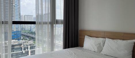 2 bedrooms, iron/ironing board, bed sheets