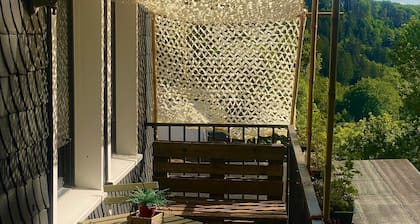 Ferienwohnung 'Am Steinweg' mit Bergblick, privater Terrasse und Wi-Fi