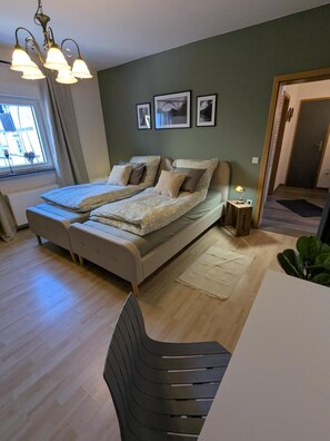 2 chambres, fer et planche à repasser, Wi-Fi gratuit, draps fournis