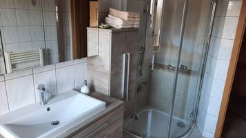 Shower, towels