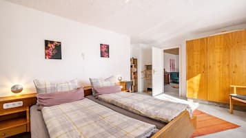 2 dormitoris, planxa i posts de planxar, wifi gratuïta i roba de llit