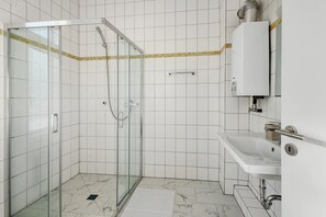 Bruser, hårtørrer, håndklæder