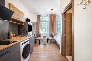 Geladeira, micro-ondas, fogão, cooktop