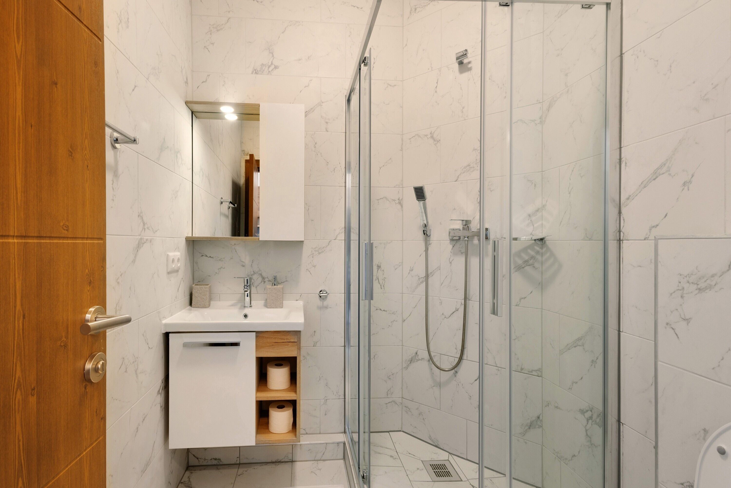 Dusche, Haartrockner, Handtücher