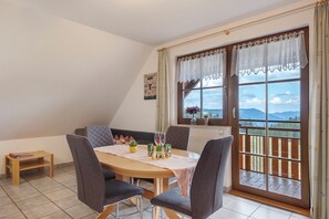 Dining - Apartment '1, 44qm' with Shared Terrace, Shared Garden and Wi-Fi (Titisee-Neustadt)