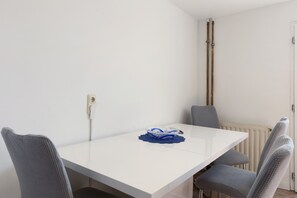 Dining - Holiday Home 'Ferienhaus' with Private Terrace, Private Garden and Wi-Fi (Zernitz-Lohm)