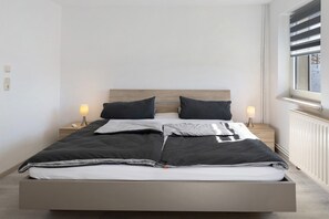 3 bedrooms, free WiFi, bed sheets - Holiday Home 'Ferienhaus' with Private Terrace, Private Garden and Wi-Fi (Zernitz-Lohm)