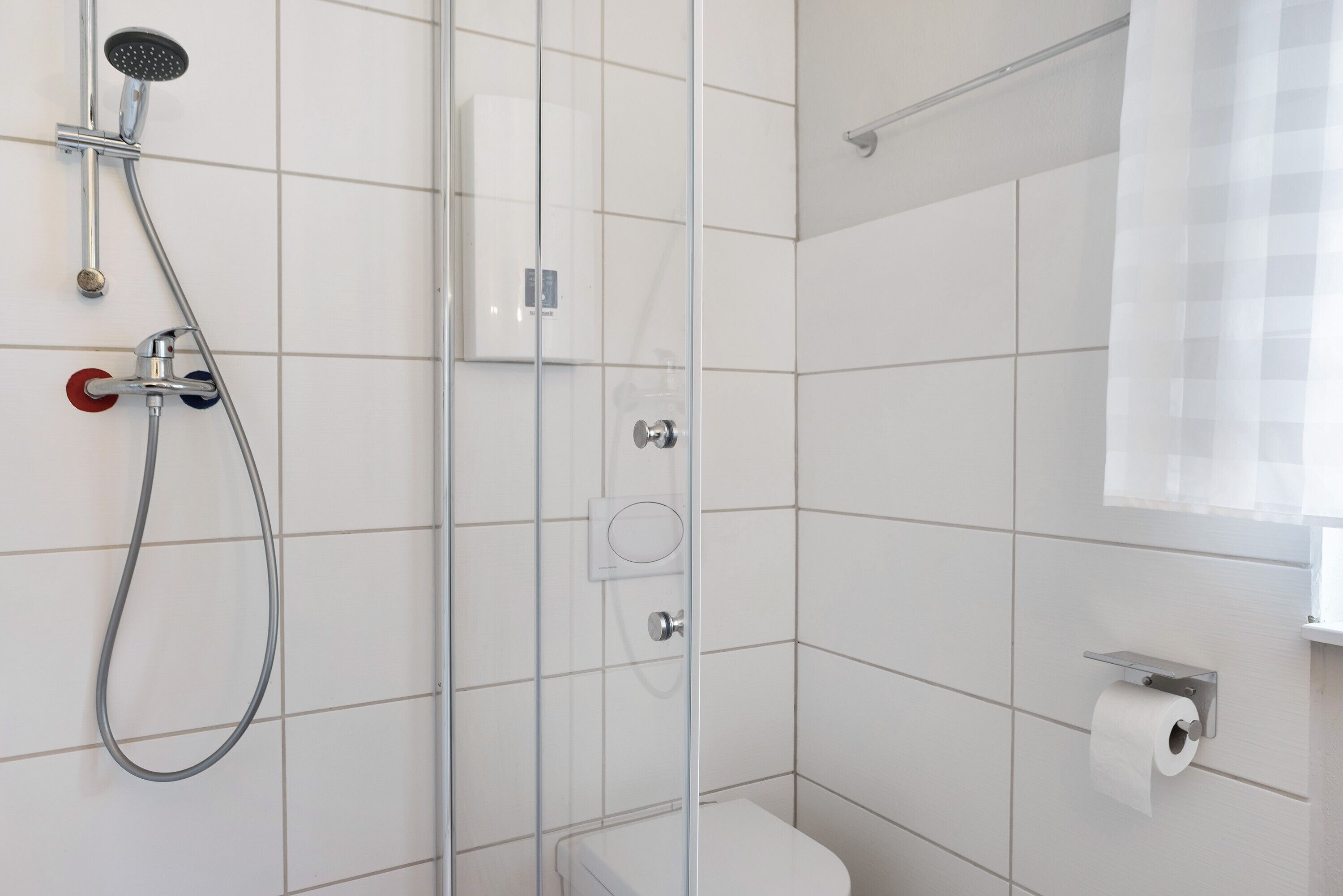 Dusche, Haartrockner, Handtücher