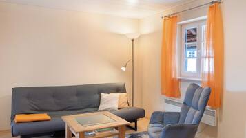 Fernseher, Tischtennisplatte