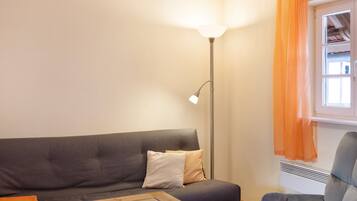 TV, tavolo da ping pong