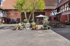 Outdoor dining - Studio '30 sqm' with Wi-Fi (Friedewald)